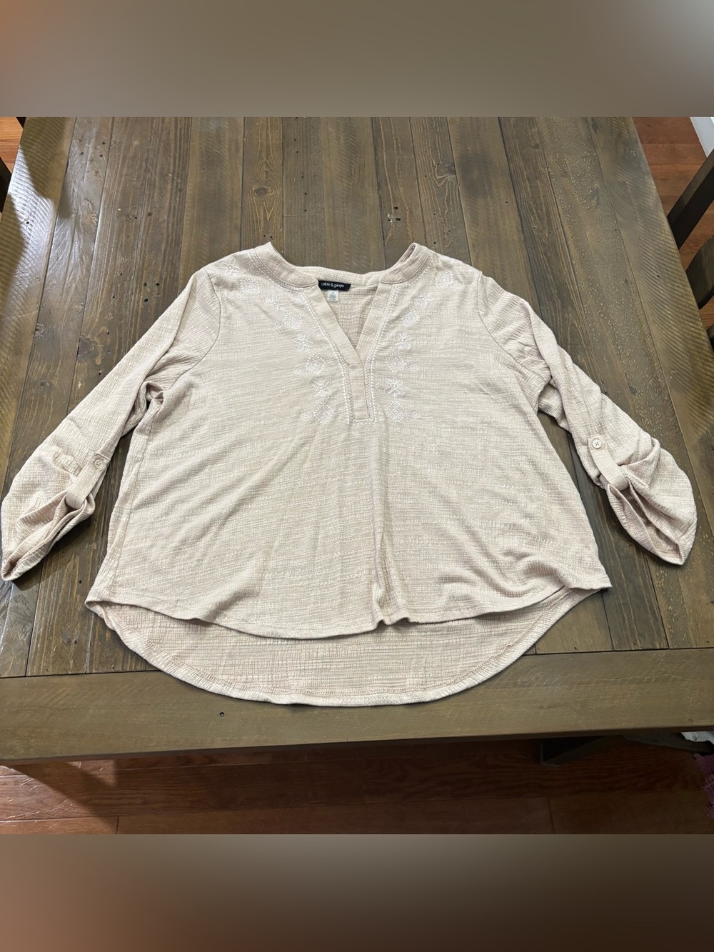 Cable & Gauge Cream Textured V-Neck Tunic Top with Adjustable Tab Sleeves